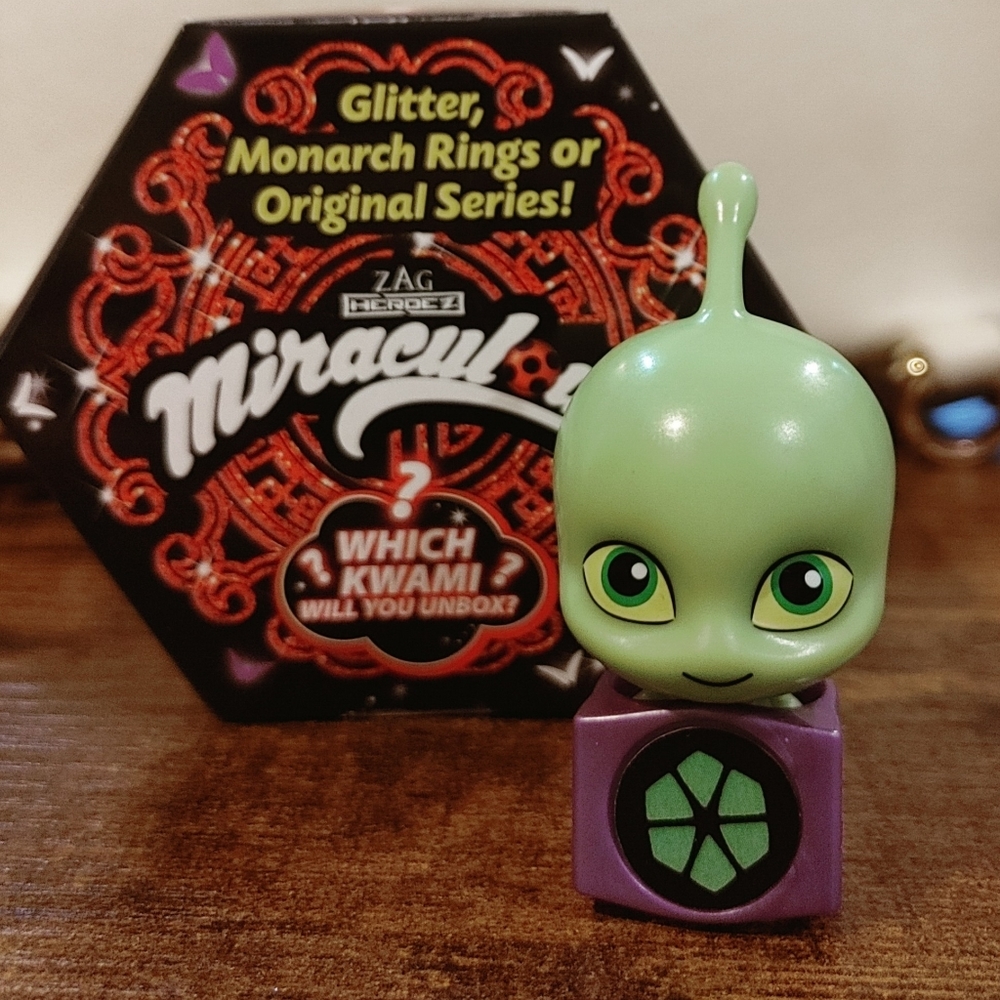 WAYZZ /STOMPP Miraculous Monarch Ring kwami box